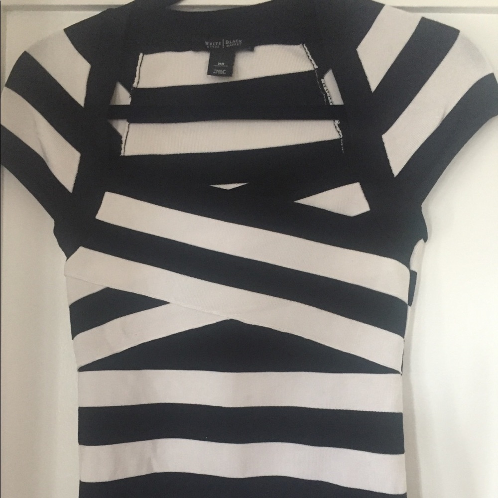 Black house white market top xs